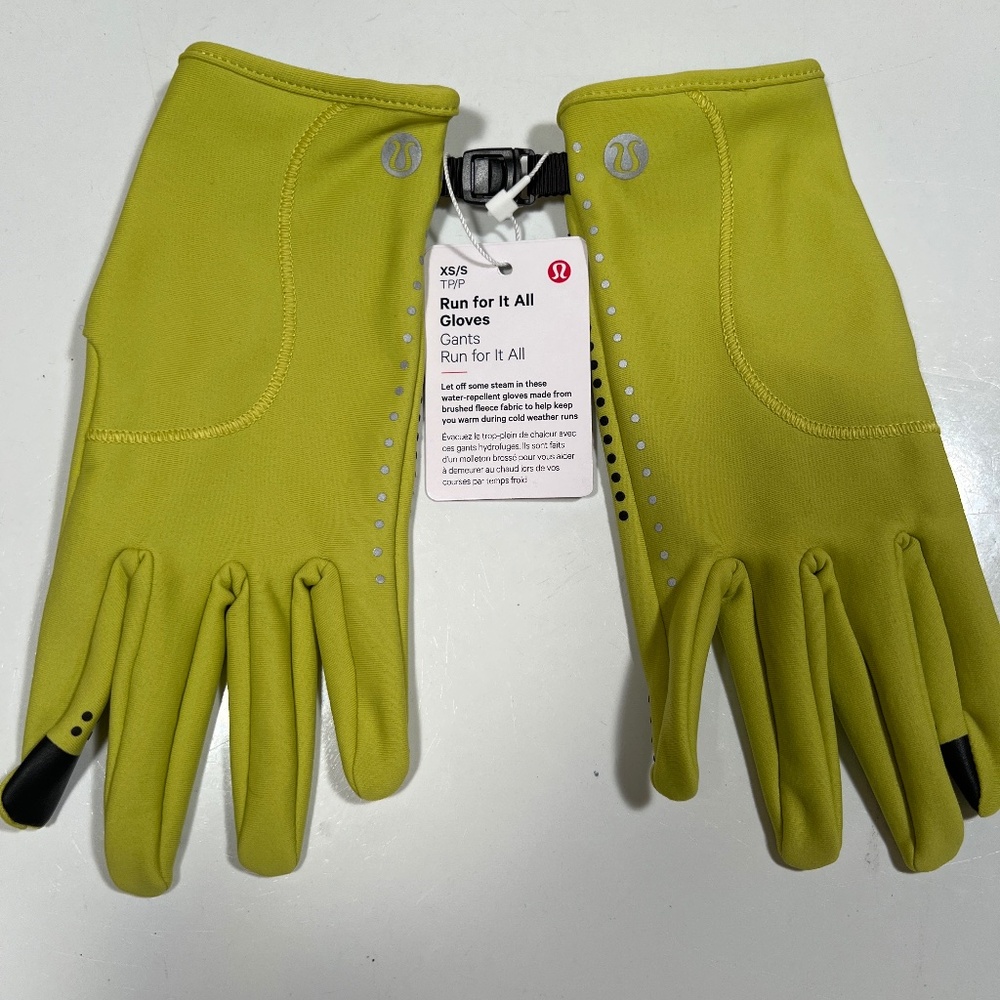 Lululemon Run For It All Gloves New with tags  $42